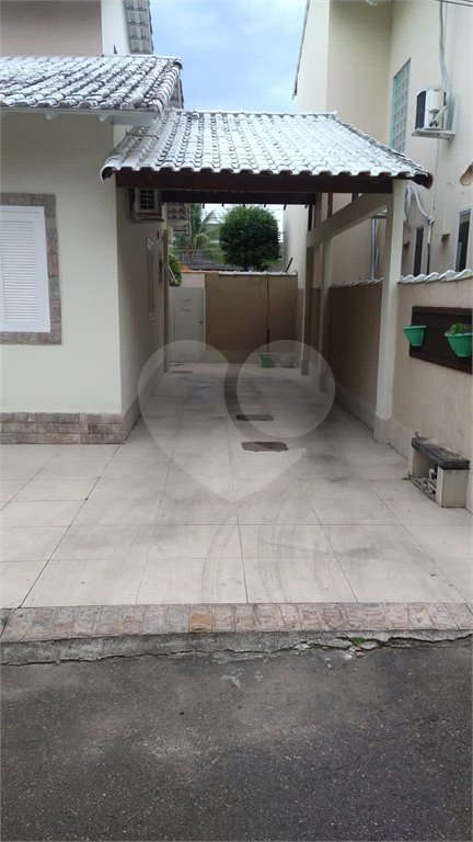 Casa à venda com 3 quartos, sendo 2 suítes, no condomínio Recanto das Palmeiras, Rio de Janeiro - RJ