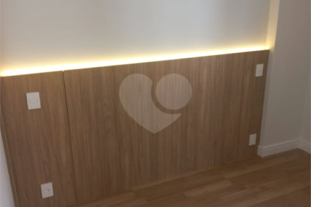 Apartamento à venda com 2 quartos, sendo 1 suíte, em Vila Olímpia, São Paulo, SP