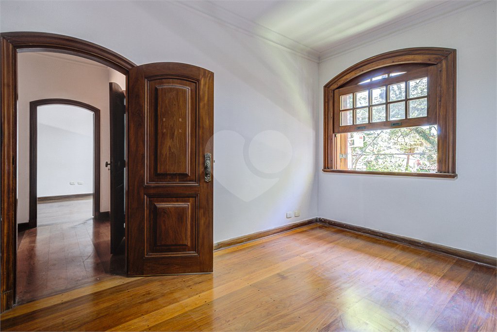 Casa à venda com 5 quartos, sendo 3 suítes, em Alto da Boa Vista, São Paulo, SP