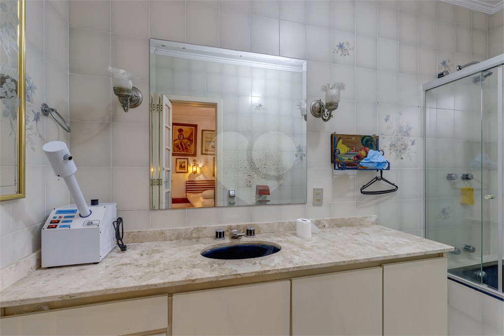 Casa Térrea à venda com 4 quartos, sendo 3 suítes, em Interlagos, São Paulo, SP