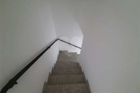 Sobrado à venda com 4 quartos, sendo 3 suítes, em Vila Paulicéia, São Paulo, SP