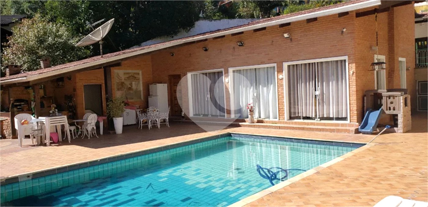 Casa à venda com 4 suítes no condomínio Alpes da Cantareira, Mairiporã - SP