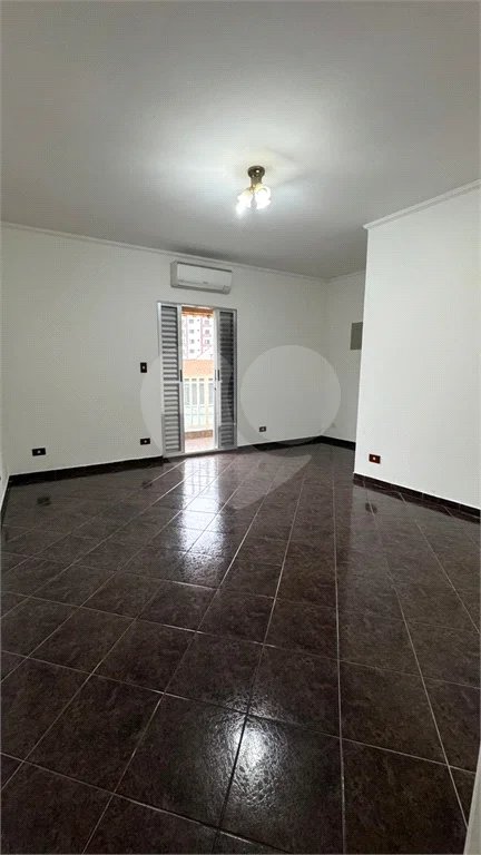 Sobrado na Vila Prudente com 161m², 2 dormitórios, 1 suíte e 2 vagas de garagem