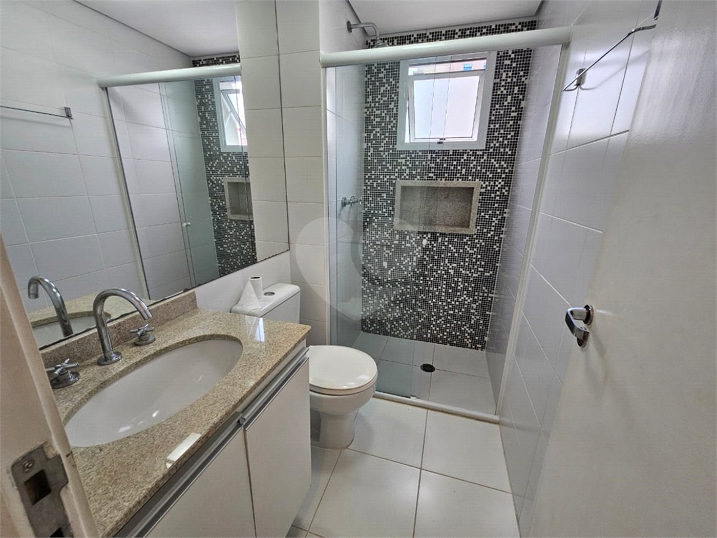 Apartamento à venda com 3 quartos, sendo 1 suíte,  em Vila Santa Catarina, São Paulo, SP