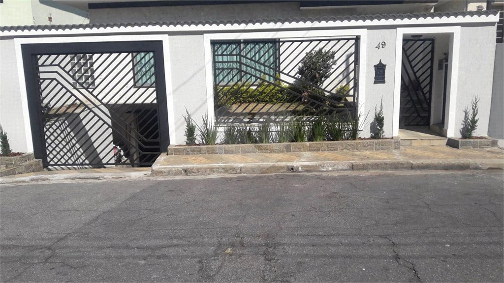 Sobrado à venda com 3 quartos, sendo 1 suíte,  em Vila Paulicéia, São Paulo, SP