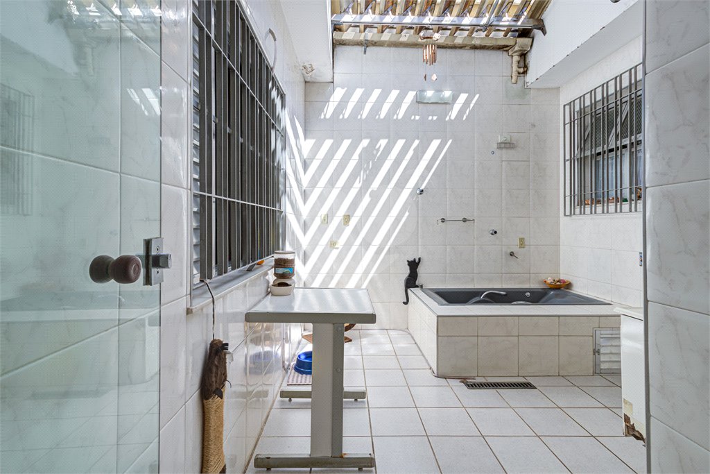 Casa à venda com 3 quartos, sendo 1 suíte, em Santo Amaro, São Paulo, SP