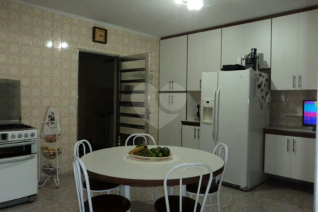 Casa à venda com 3 quartos, sendo 1 suíte, em Jardim Cláudia, São Paulo, SP
