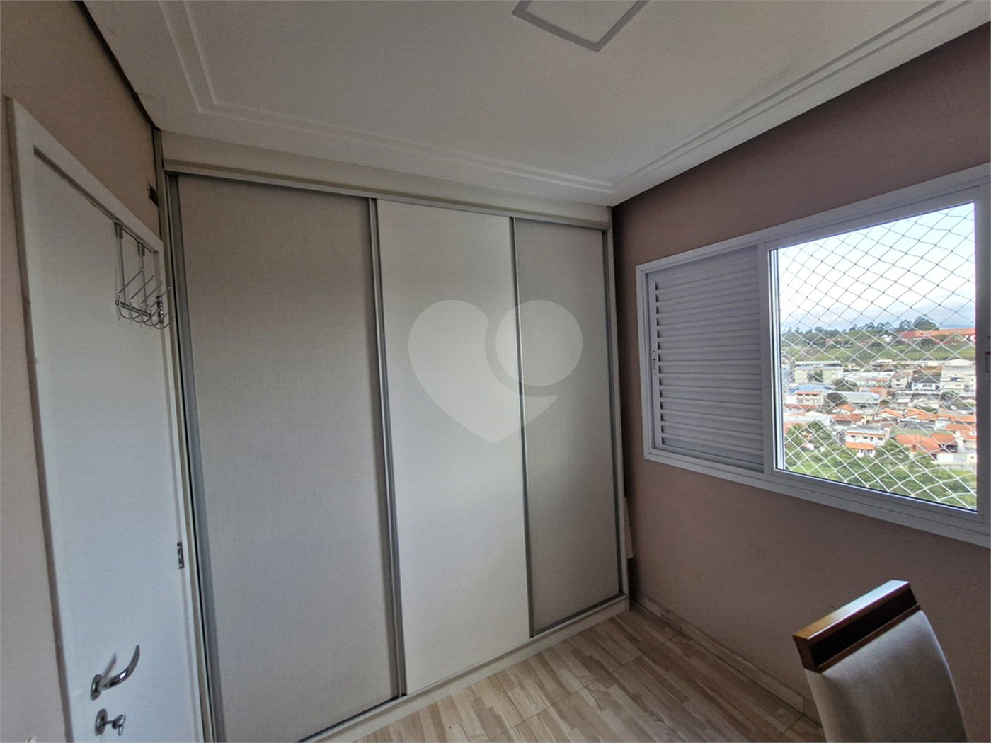Apartamento à venda com 3 quartos, sendo 1 suíte,  em Vila Suissa, Mogi das Cruzes, SP