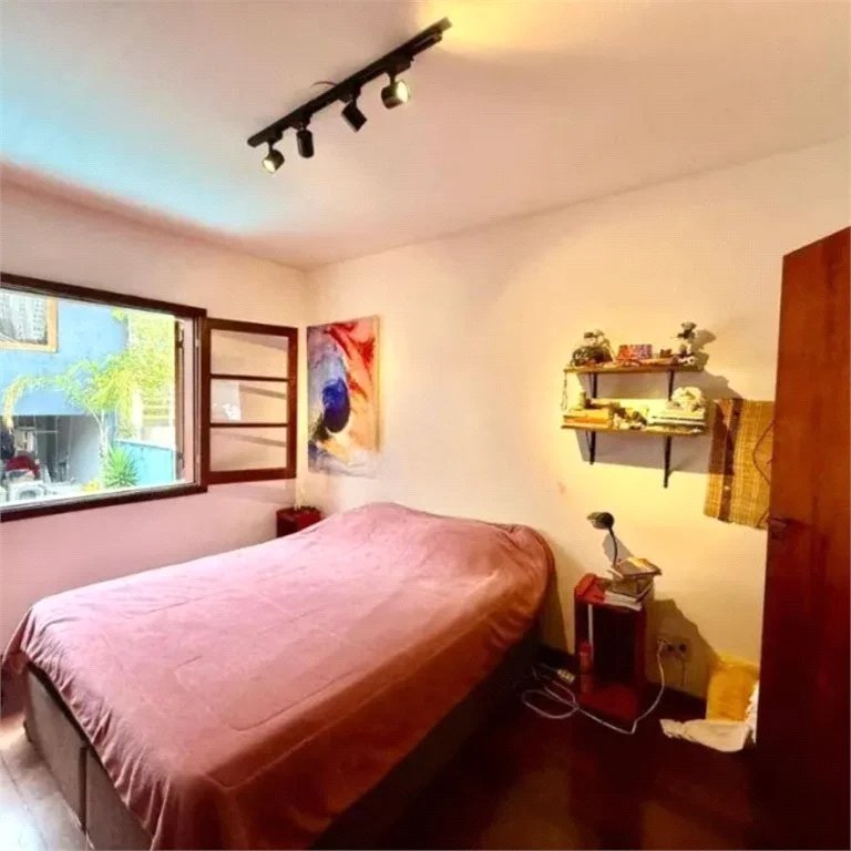 Sobrado à venda com 5 suítes em Vila Romana, São Paulo, SP