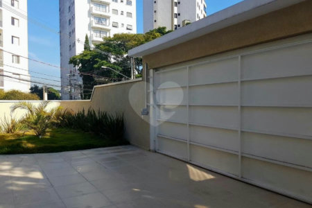 Sobrado à venda com 3 quartos, sendo 1 suíte,  em Jardim Prudência, São Paulo, SP