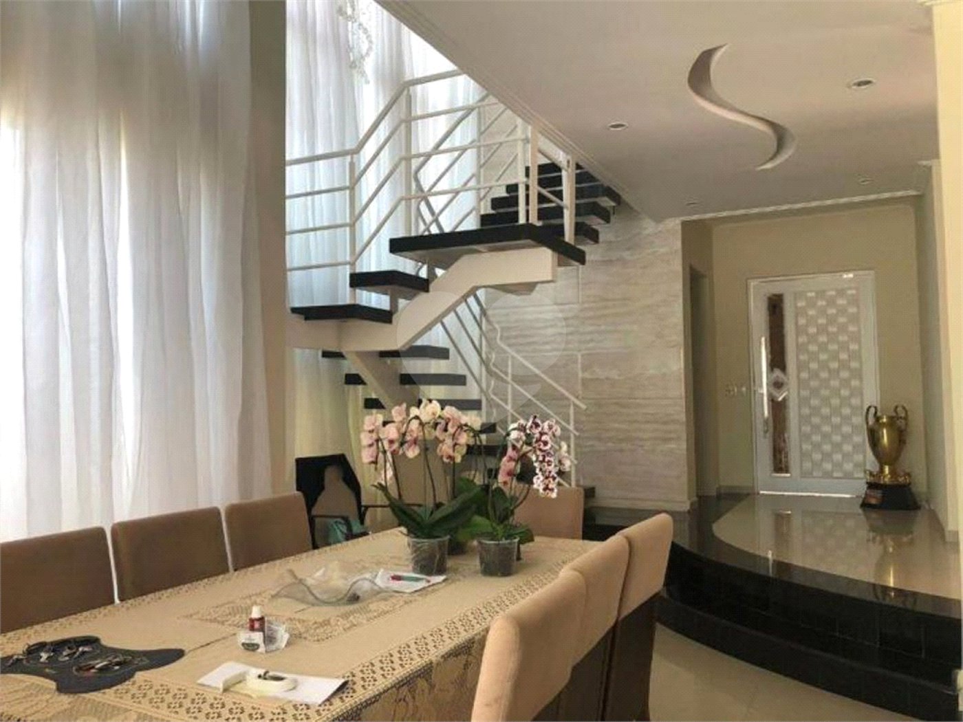 Casa à venda com 4 quartos, sendo 2 suítes, no condomínio Terras de São Francisco, Vinhedo - SP
