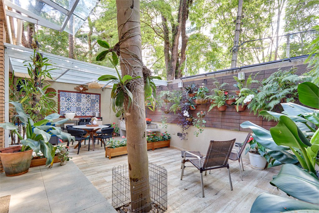Casa à venda com 4 suítes no condomínio Vila Inglesa, São Paulo - SP
