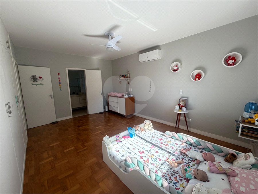 Sobrado à venda com 4 quartos, sendo 3 suítes, em Jardim Prudência, São Paulo, SP