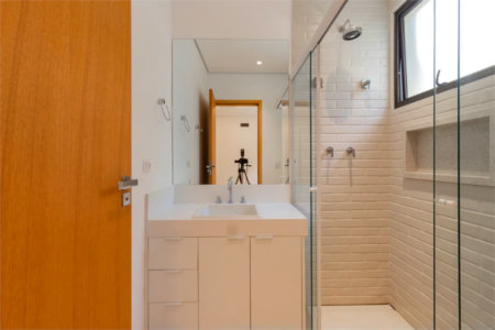 Casa à venda com 4 quartos, sendo 1 suíte,  em Jardim Guedala, São Paulo, SP