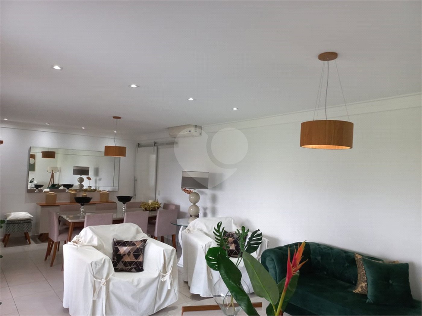 Apartamento à venda ou para alugar com 3 suítes em Enseada, Guarujá, SP