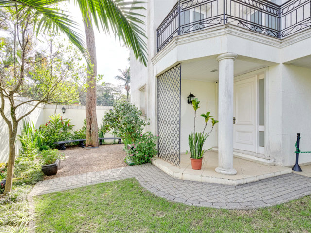 Casa à venda com 4 suítes no condomínio Solar Andaluz, São Paulo - SP