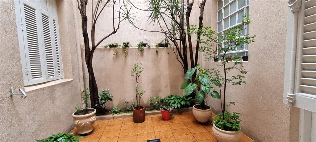Sobrado à venda com 4 quartos, sendo 1 suíte, em Água Branca, São Paulo, SP