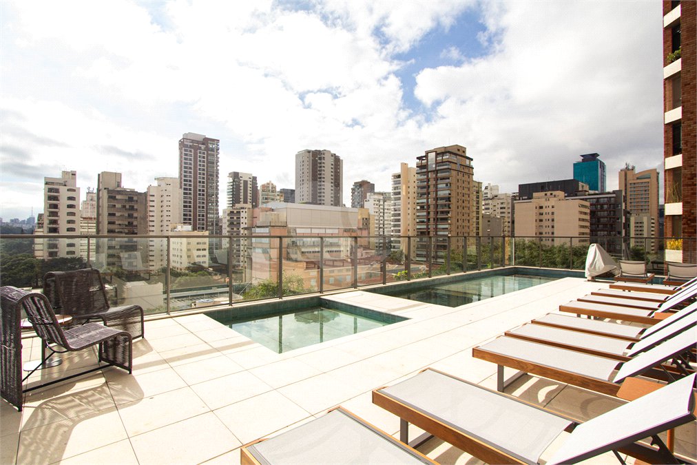 Apartamento à venda ou para alugar com 3 suítes em Moema, São Paulo, SP