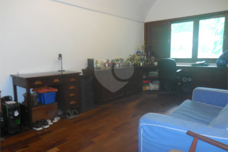 Casa à venda com 4 quartos, sendo 1 suíte,  em Interlagos, São Paulo, SP