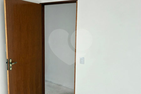 Sobrado à venda com 3 quartos, sendo 1 suíte,  em Calmon Viana, Poá, SP