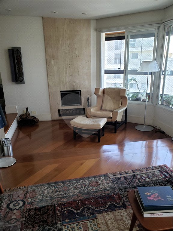 Cobertura à venda com 4 quartos, sendo 3 suítes,  em Vila Uberabinha, São Paulo, SP