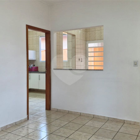 Casa para alugar com 3 quartos, sendo 1 suíte, no condomínio Santa Mônica, Atibaia - SP