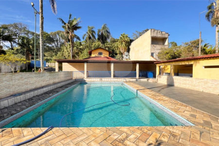 Chácara à venda com 3 quartos, sendo 1 suíte, em Vila São Pedro, Suzano, SP