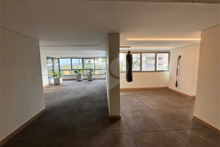 Apartamento à venda com 3 suítes em Moema, São Paulo, SP