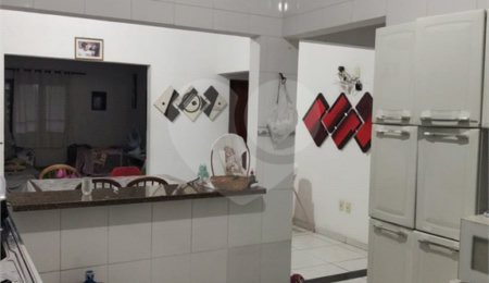 Sobrado à venda com 4 quartos, sendo 1 suíte, em Parque Hortência, Bom Jesus dos Perdões, SP