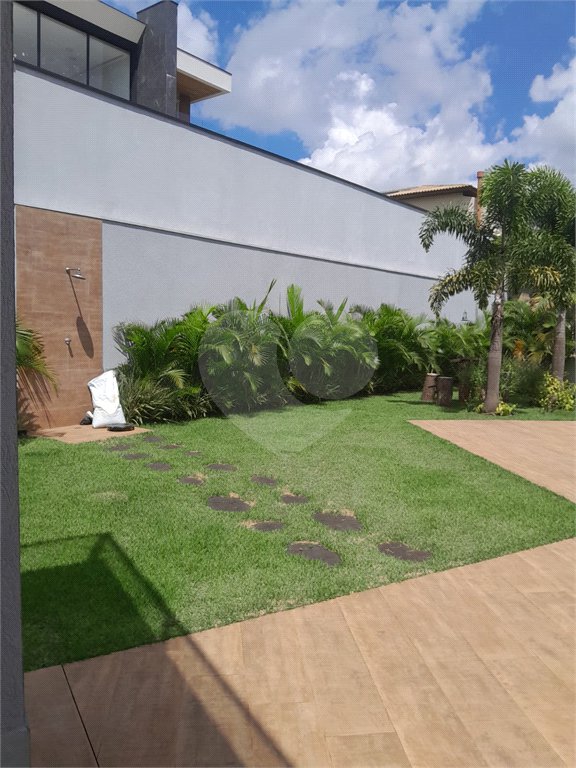 Casa à venda com 3 suítes em Moinho Velho, Cotia, SP