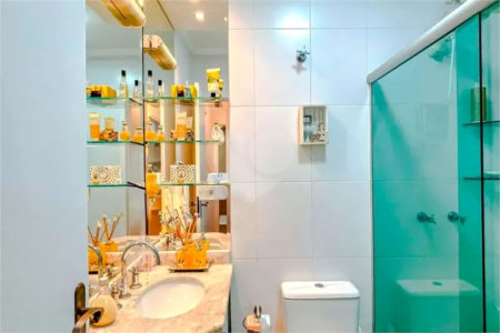 Casa à venda com 3 suítes no condomínio Oiti Residencial, São Paulo - SP