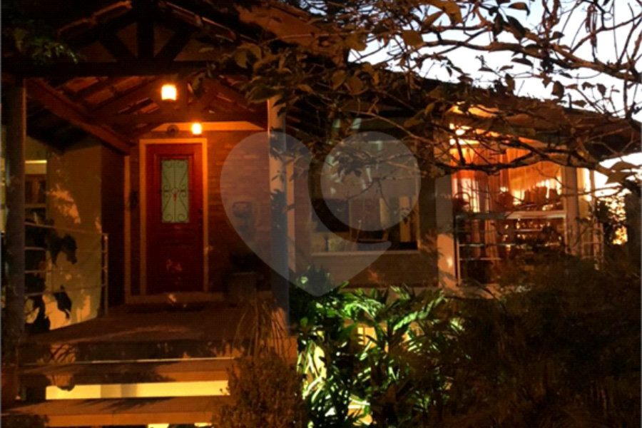Casa Térrea à venda com 4 quartos, sendo 1 suíte, em Roseira, Mairiporã, SP