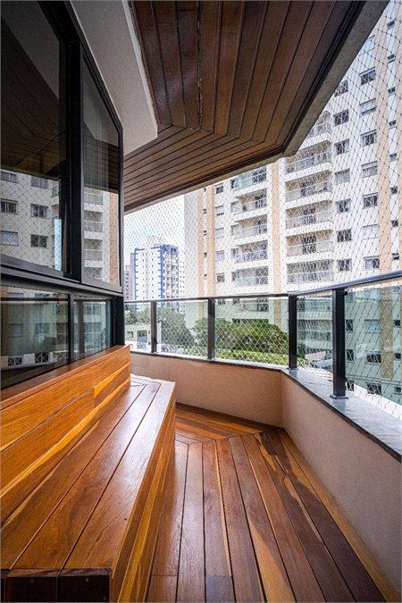 Apartamento à venda com 4 quartos, sendo 3 suítes, em Moema, São Paulo, SP