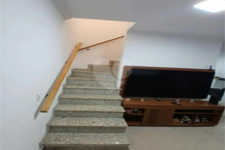 Casa à venda com 3 quartos, sendo 1 suíte, no condomínio Residencial Doutor Emanuel Dias, São Paulo - SP