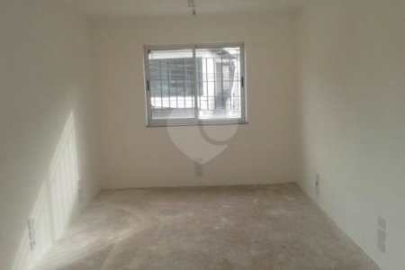Sobrado à venda com 8 quartos em Vila Tramontano, São Paulo, SP