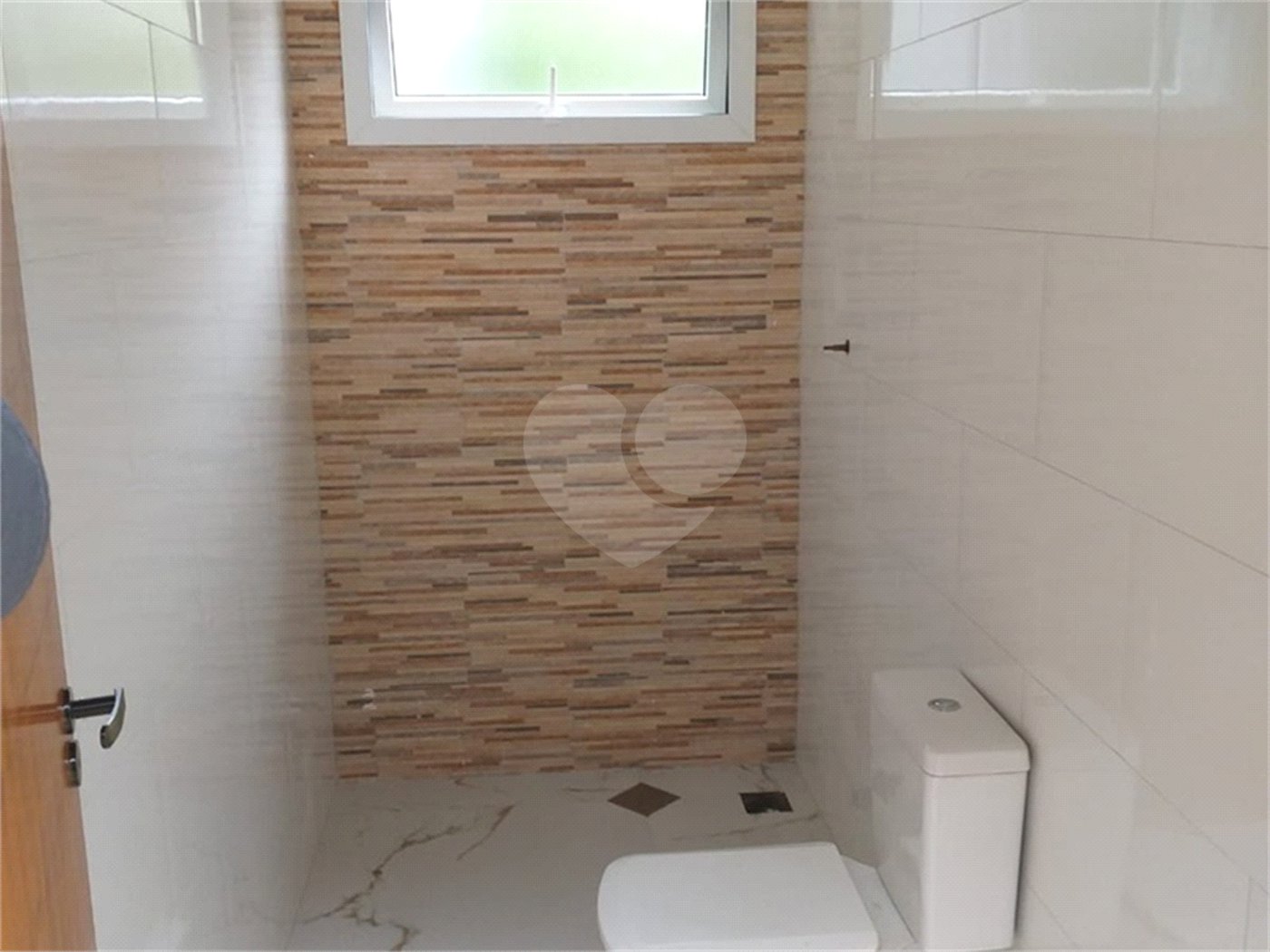 Casa à venda com 2 quartos, sendo 1 suíte, no condomínio Figueira Garden, Atibaia - SP