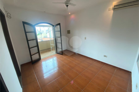 Sobrado à venda com 4 quartos, sendo 2 suítes,  em Vila Gustavo, São Paulo, SP