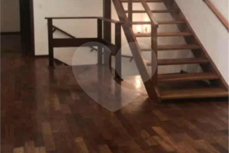 Casa à venda com 4 quartos, sendo 3 suítes,  em Cerâmica, São Caetano do Sul, SP