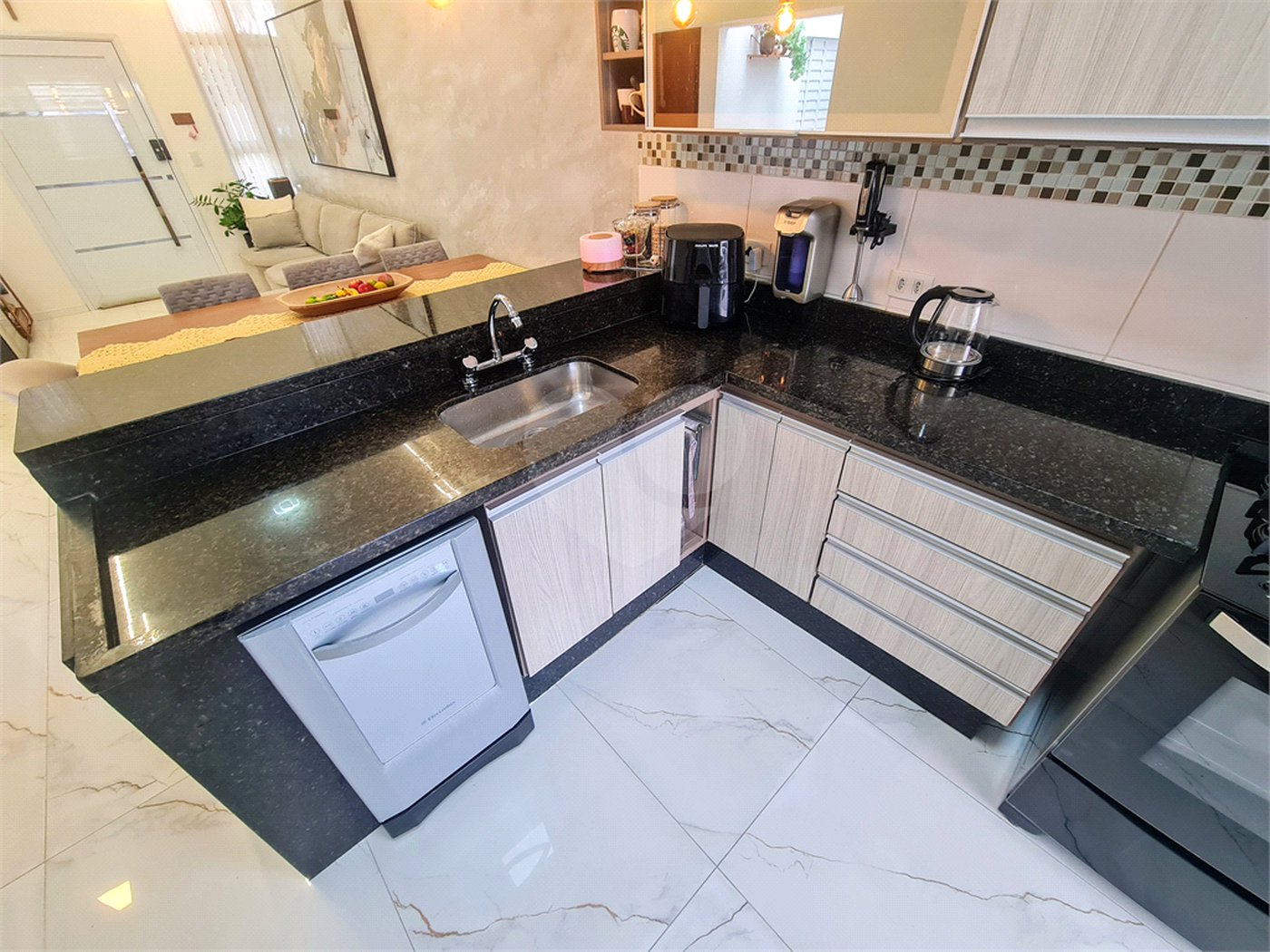 Casa à venda com 3 quartos, sendo 1 suíte, no condomínio Horto Florestal Iii, Sorocaba - SP