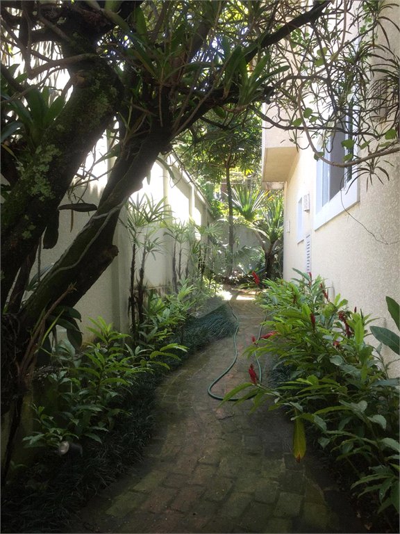 Sobrado à venda com 4 quartos, sendo 1 suíte, em Jardim Novo Mundo, São Paulo, SP