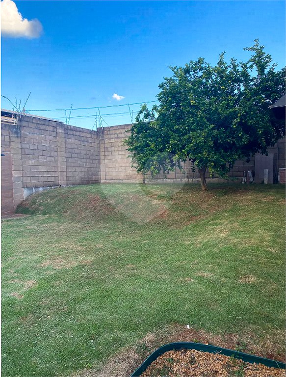 Casa Térrea com Acabamento em Tijolo Aparente e Quintal Amplo - Próximo ao Shopping Iguatemi