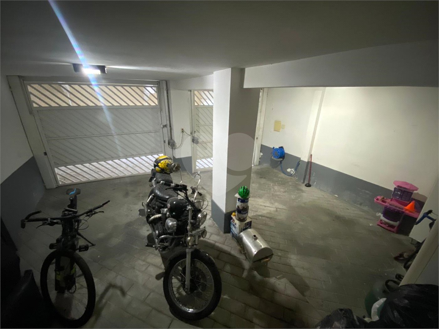 Casa à venda com 3 quartos, sendo 1 suíte, no condomínio Regina, São Paulo - SP