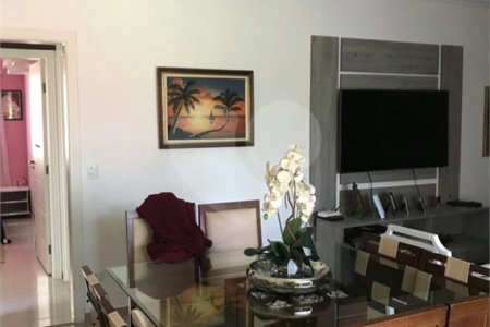 Casa à venda com 4 quartos, sendo 3 suítes, no condomínio Serra da Estrela, Atibaia - SP