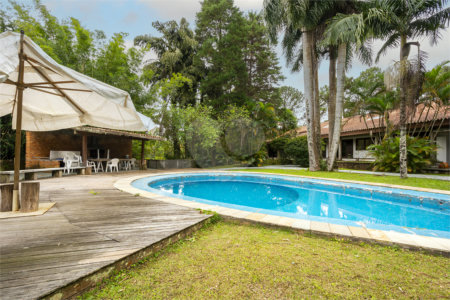 Casa à venda com 3 suítes no condomínio Chácara Flora, São Paulo - SP