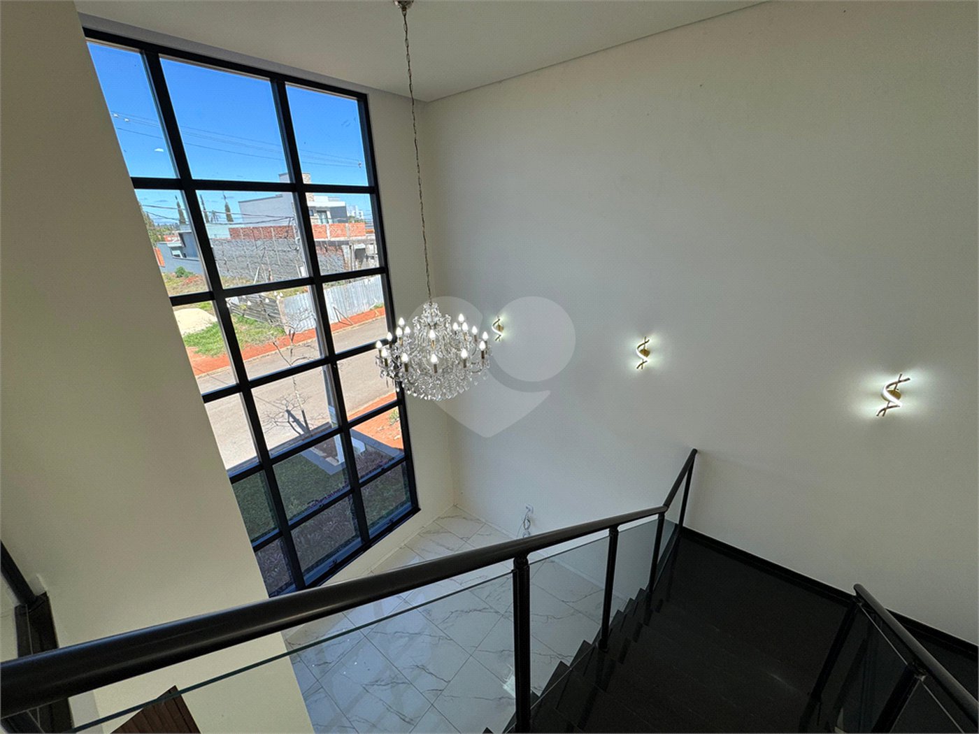 Casa à venda com 5 quartos, sendo 4 suítes, no condomínio Golden Ville, Itapetininga - SP