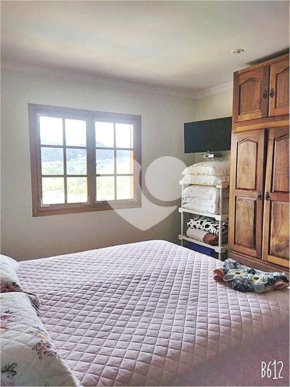 Casa à venda com 4 quartos, sendo 3 suítes, em Luiz Fagundes, Mairiporã, SP