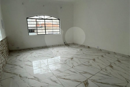 Sobrado à venda com 3 quartos em Vila Laís, São Paulo, SP