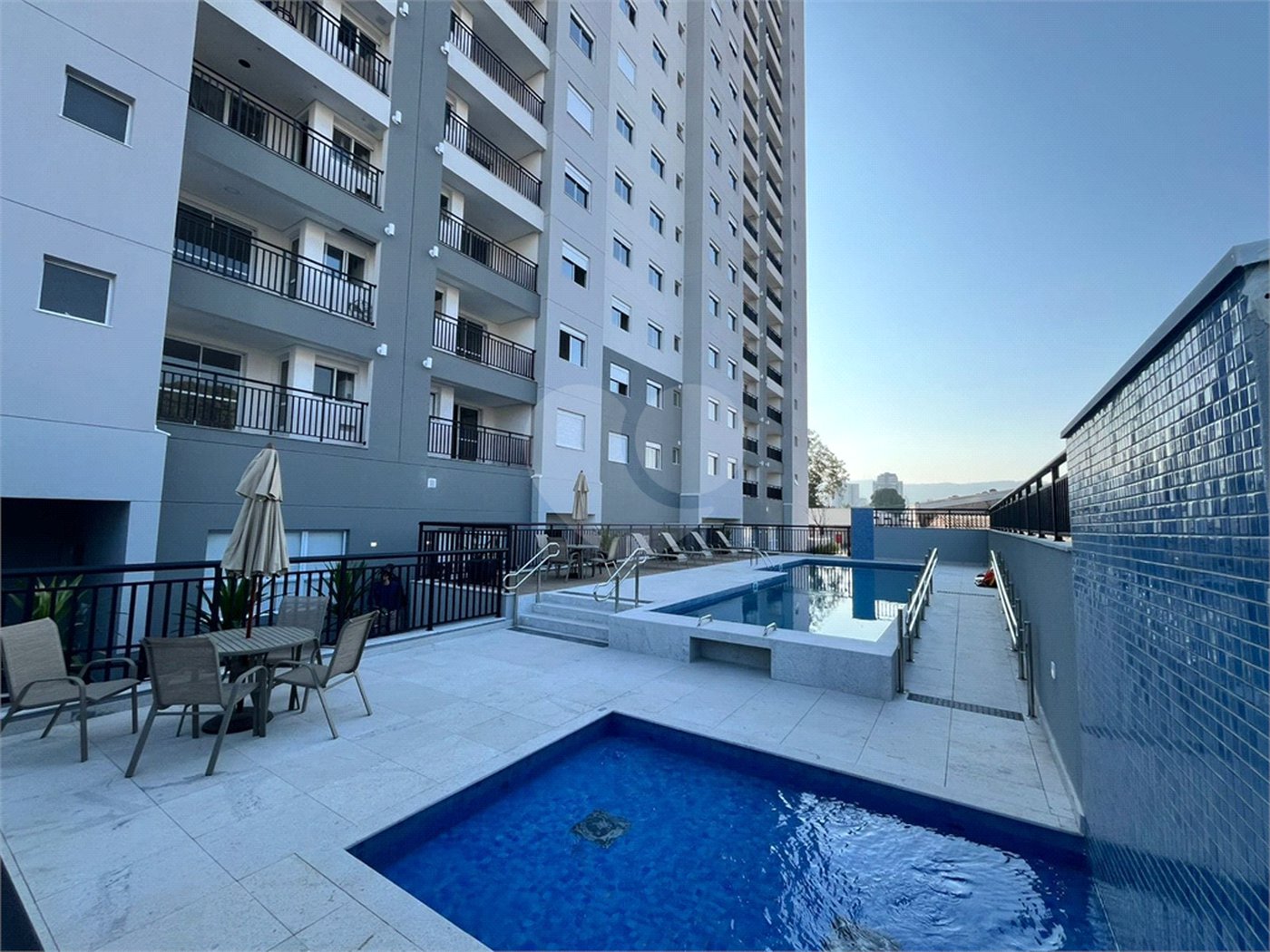 Apartamento para alugar com 2 quartos, sendo 1 suíte,  em Vila Oliveira, Mogi das Cruzes, SP