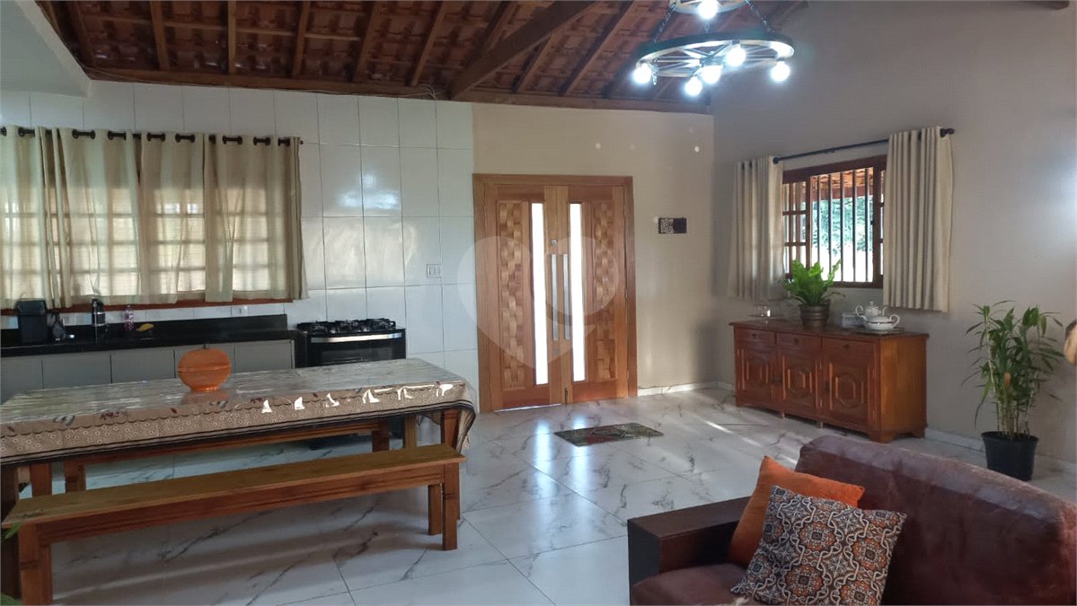Chácara à venda com 4 quartos, sendo 1 suíte,  em Loteamento Quinta da Mata, Ibiúna, SP