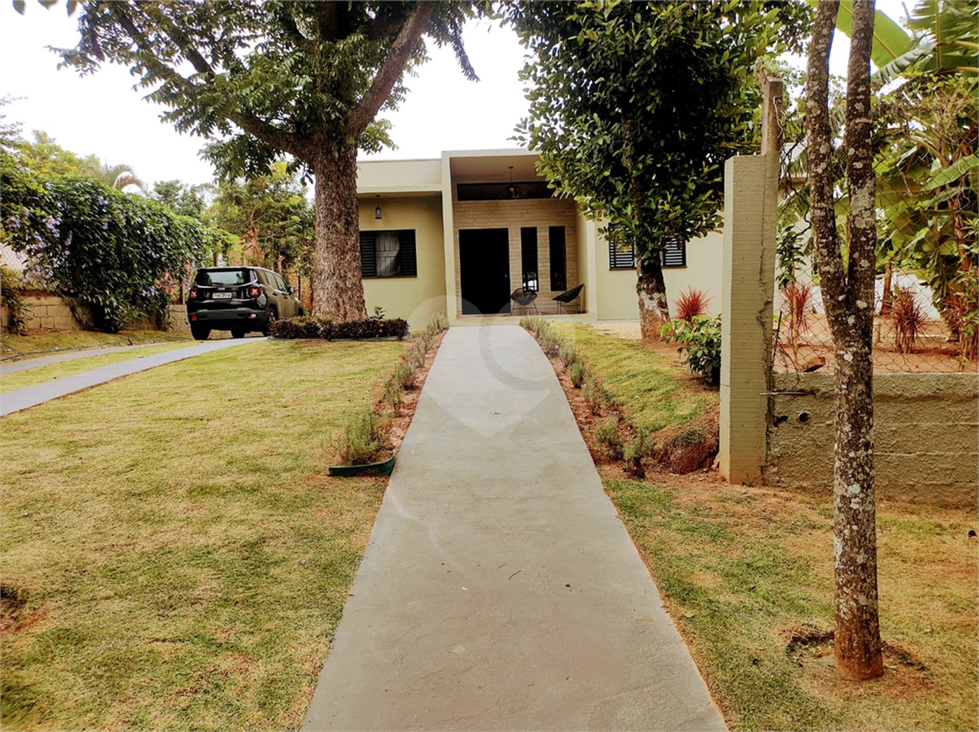 Casa à venda com 3 suítes no condomínio Chácaras do Lago, Vinhedo - SP